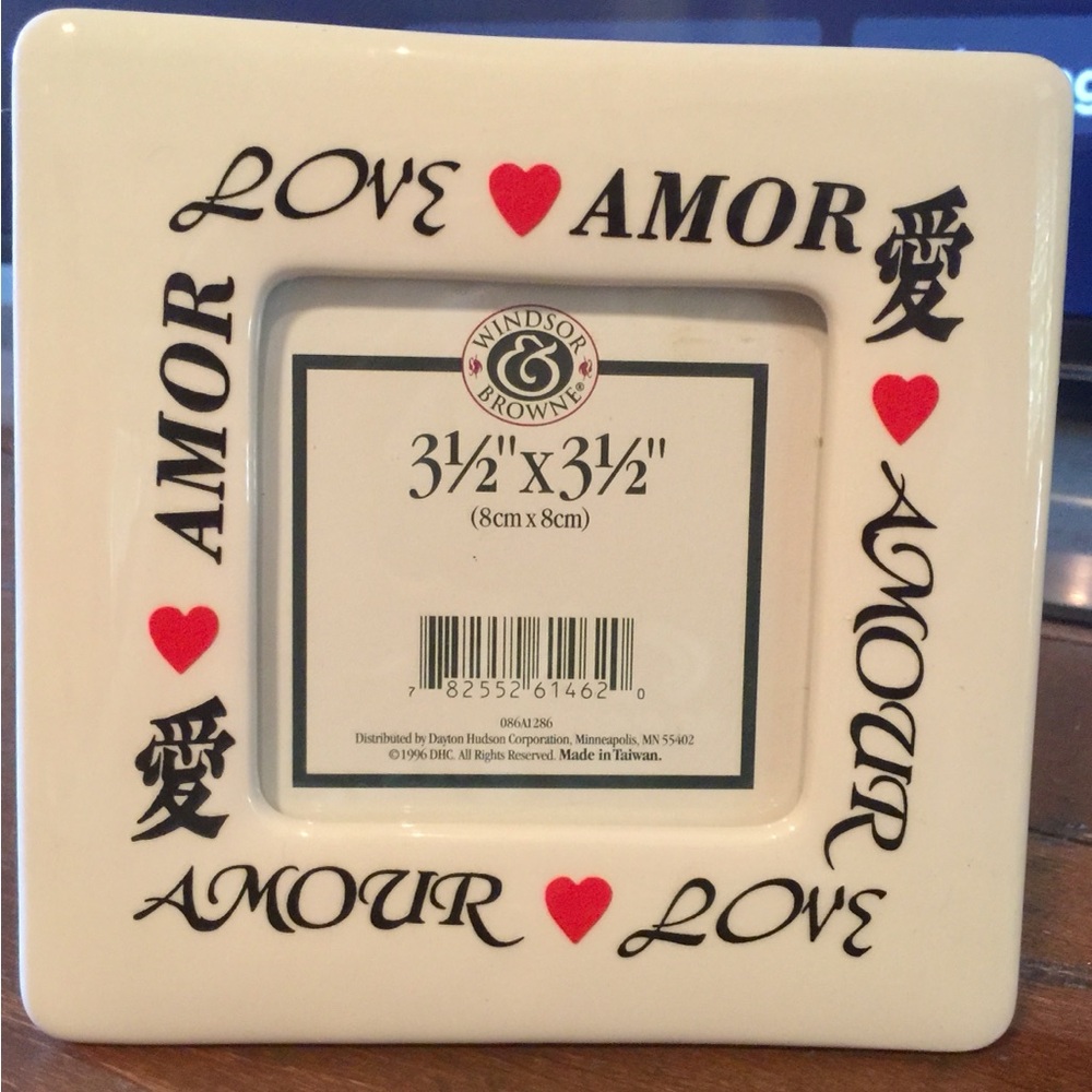 Small desktop Ceramic LOVE Language Photo Frame - Picture 6 of 6